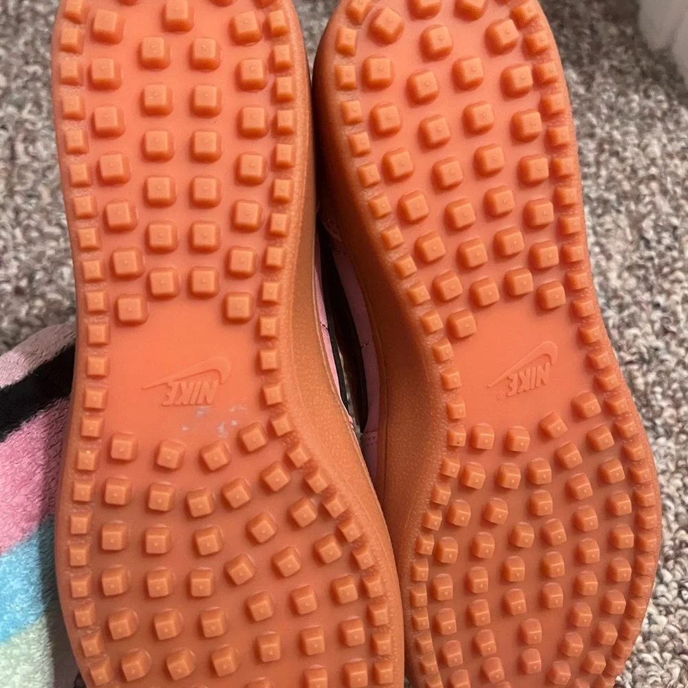 Brand new !!! Nike Women's Pink Sneakers - Picture 6 of 9